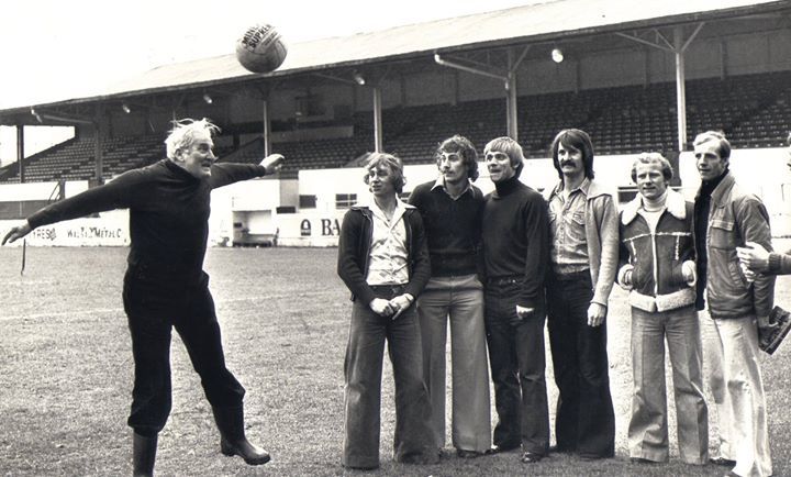 FellowsPark's tweet photo. 1933 FA Cup giant killing hero Gilbert Alsop gives the class of 1978 heading tips on the eve of our trip to Arsenal.. #saddlers https://t.co/0Dx1pql5kL
