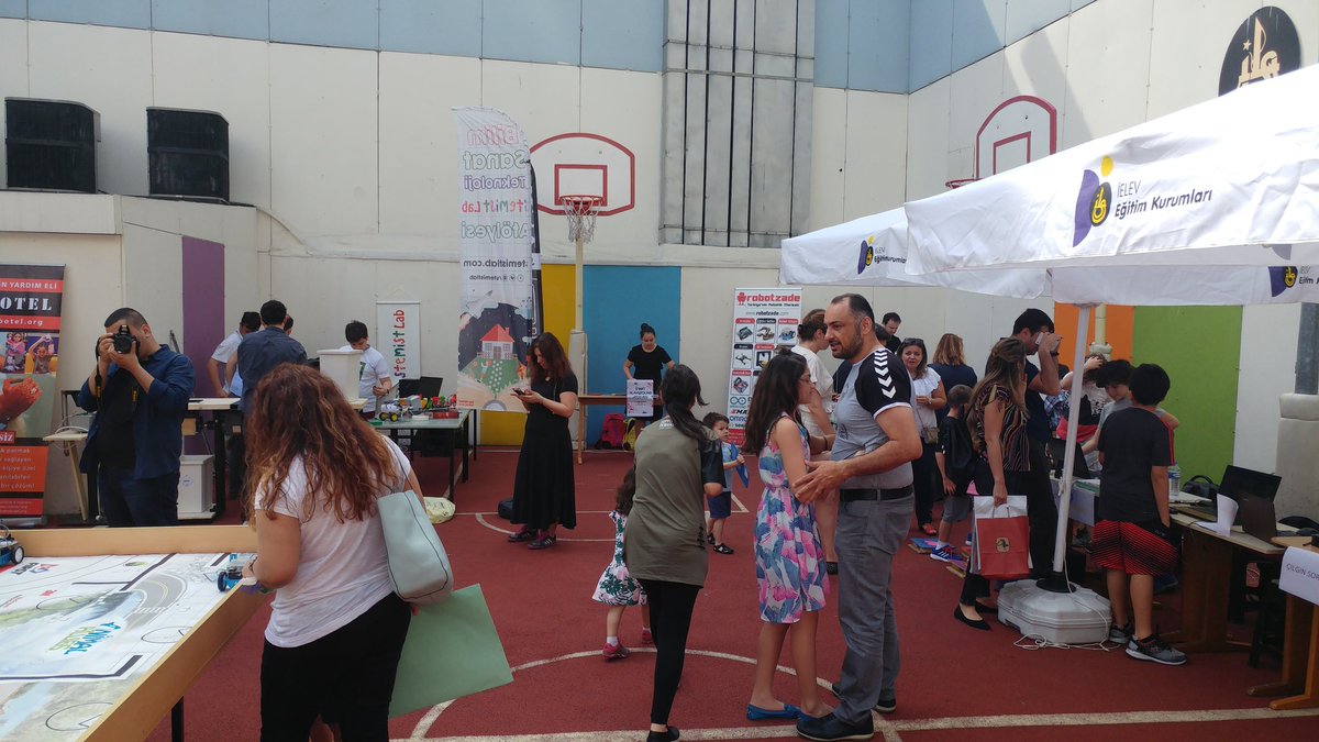 SenolYuksel62's tweet photo. Maker Atölyelerimiz Başladı .. #ielevmaker @ielev @merihbanu @ErhanErkut @kologlugil https://t.co/GA8DCI7ubK