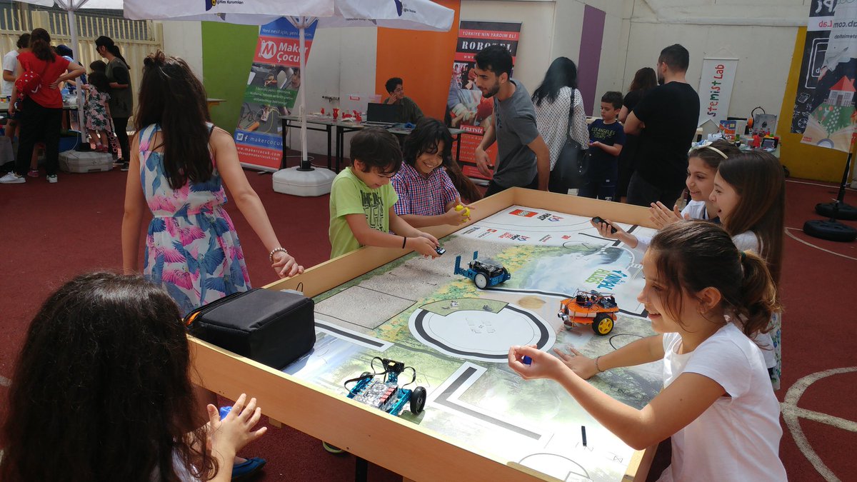 SenolYuksel62's tweet photo. Maker Atölyelerimiz Başladı .. #ielevmaker @ielev @merihbanu @ErhanErkut @kologlugil https://t.co/GA8DCI7ubK