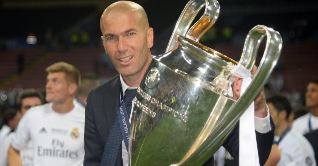 DebbouzeJamel's tweet image. Nous avons de la chance de vivre à la même époque que cette légende vivante Merci ZIZOU..