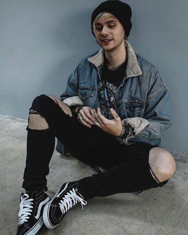 CastaFrancine's tweet photo. MICHAEL IS A FUCKING BLESSING https://t.co/GFkrGQtOeB