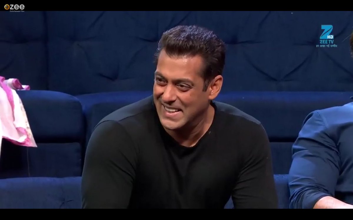 inshaammu's tweet photo. Cuteness Overloaded
@BeingSalmanKhan
@SohailKhan #MagicalEpisode
#Tubelight promotion #TubelightOnSaReGaMaPa #TubelightKaBhaihood https://t.co/XLxSqbC4V7