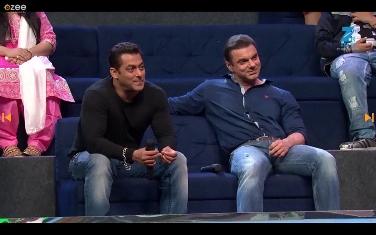 inshaammu's tweet photo. Awww...so cuteee
@BeingSalmanKhan
@SohailKhan #MagicalEpisode
#Tubelight promotion #TubelightOnSaReGaMaPa #TubelightKaBhaihood https://t.co/d4ToXOGwdX