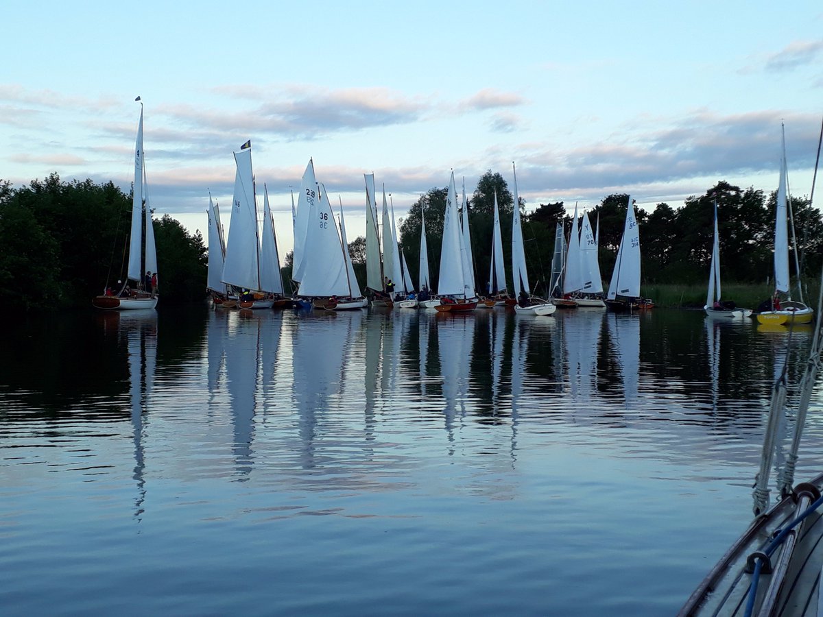 W5 Ragged Robin finished <a href="/threeriversrace/">Three Rivers Race</a> c.7am sailing straight through this 5 hour log jam on the last stretch #liveslowsailfast