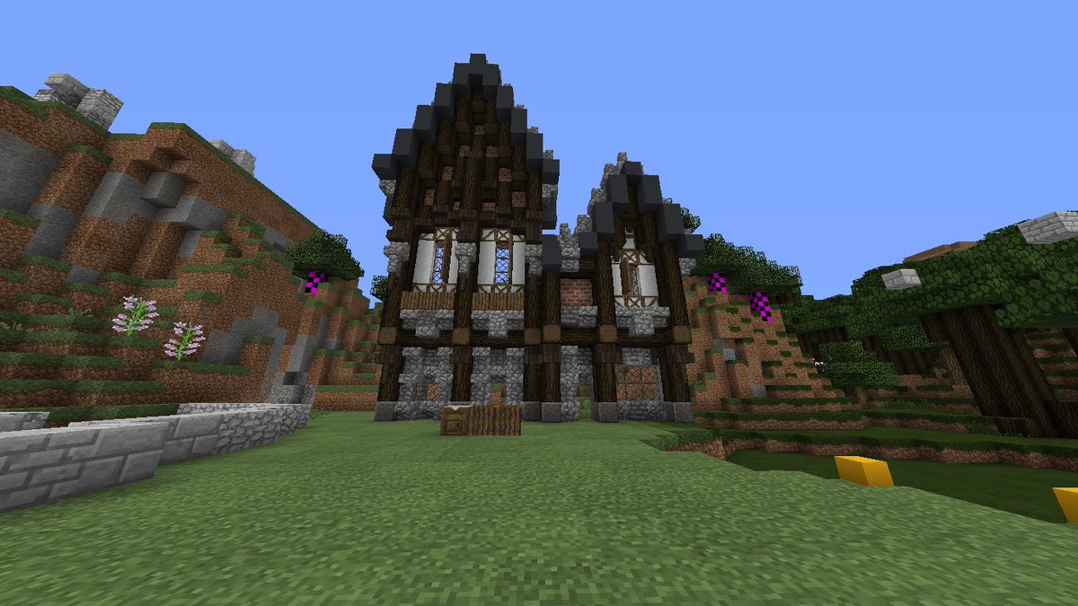 KrittleSkittlez's tweet photo. DOIN the WORK on SaltMine! Getting excited for this castle! Still need a name tho... #SaltMineSMP https://t.co/X4yji2hUwD