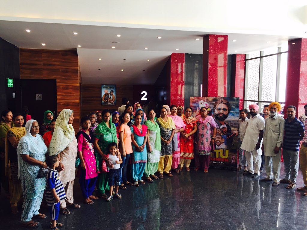 Pritpal77777's tweet image. GURU JI !! With your blessings block Ghanaur watching #JattuEngineer #FunTimeWithFDD