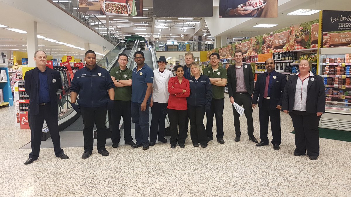 Sunday service huddle with the team #supersunnysunbury <a href="/robbiedinho/">Robbie Greenhill</a> <a href="/connorhh04/">Connor Halliday</a> <a href="/ems_emm/">Emma Fraser</a>