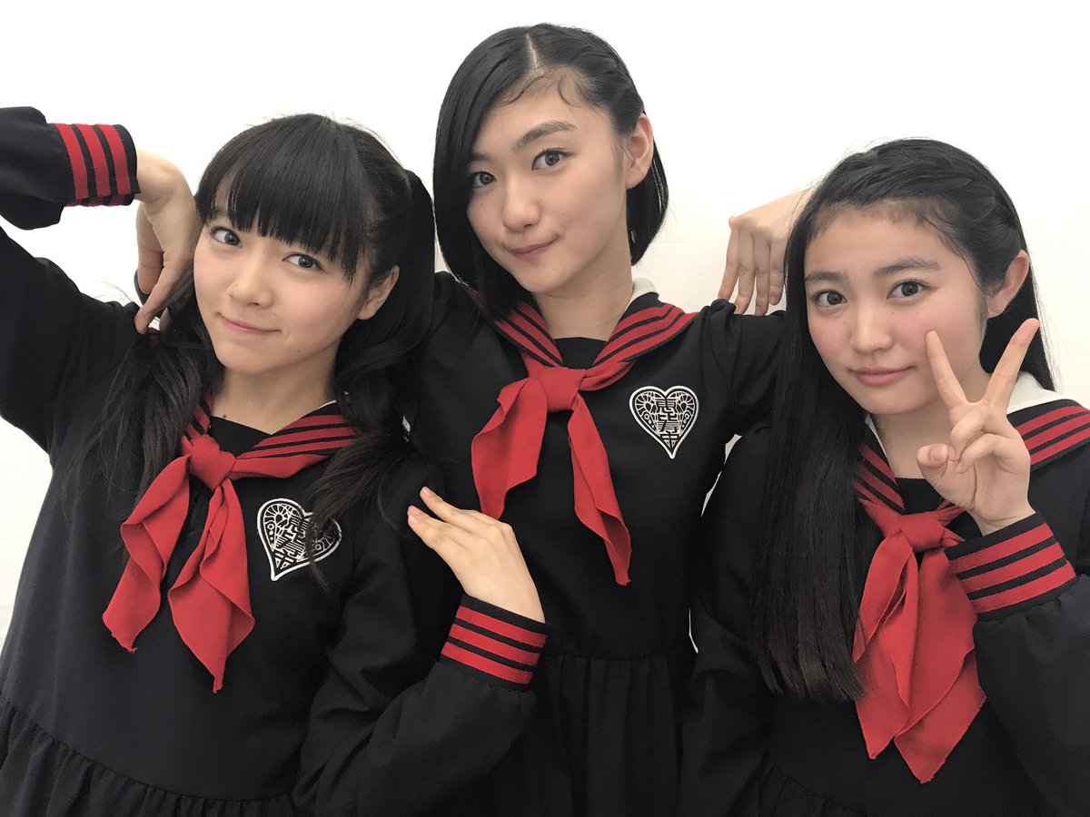 私立恵比寿中学 えびちゅう 複数人 生写真 私立恵比寿中学 低学年メンバー OFFICIAL PHOTOBOOK」より