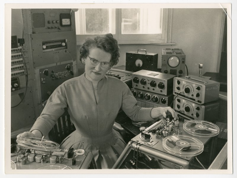 openculture's tweet photo. Meet Four Women Who Pioneered Electronic Music: Daphne Oram, Laurie Spiegel, Éliane Radigue &amp; Pauline Oliveros https://t.co/QB0GOpJ4ue https://t.co/OHsFqJF8nd