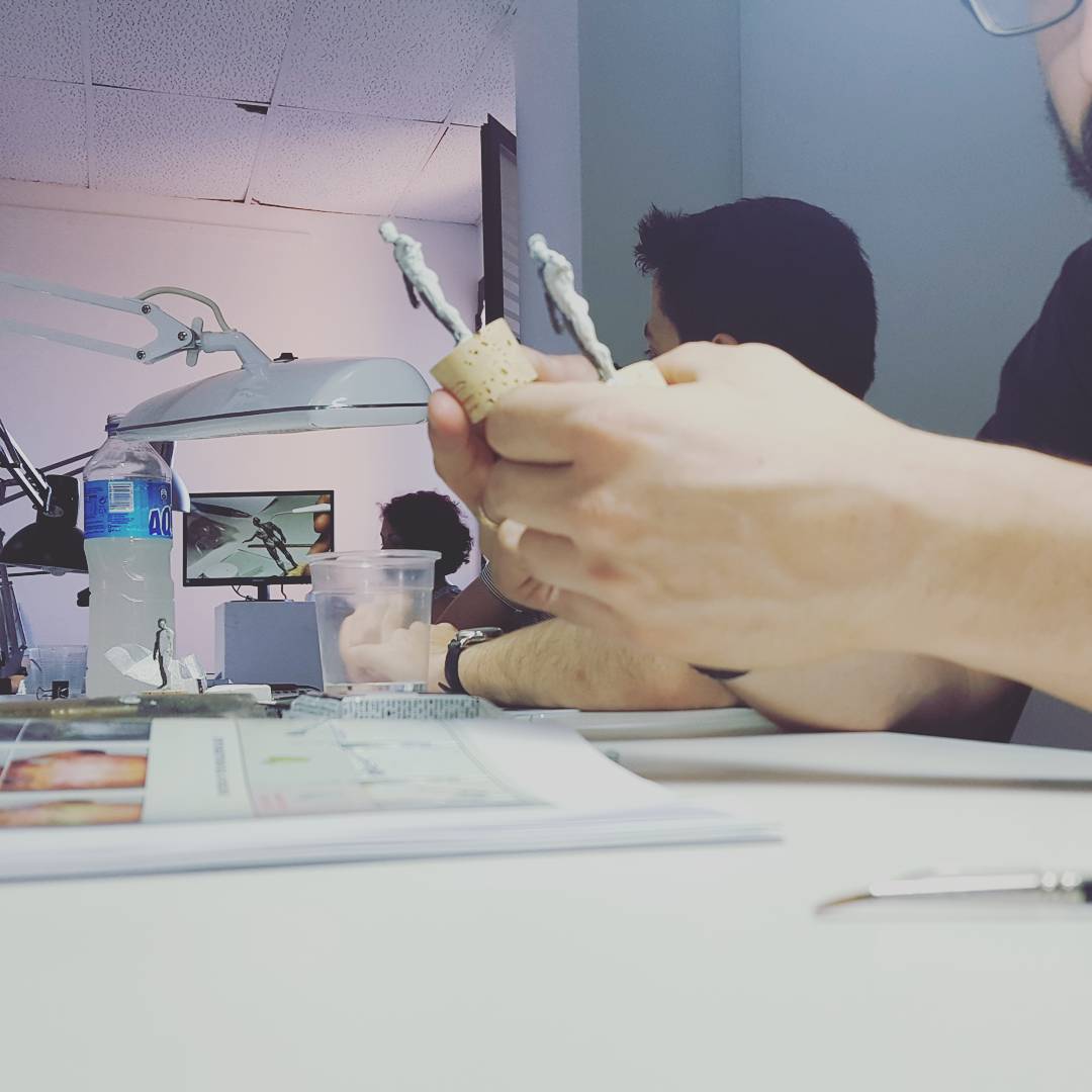 volomir_com's tweet photo. Patrick Masson's workshop day 2: back muscles, arms and head #patrickmasson #masterclass #workshop #sculpture #art #miniatures https://t.co/rOmxulK95L