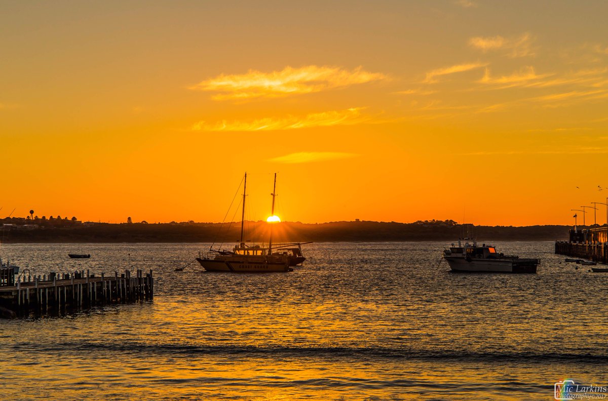 MicLarkinsPhoto's tweet photo. Warrnambool Sunrise 04/06/17 #warrnambool #photography #sunrise @CanonAustralia @WboolStandard @AusWeatherForum @AussiePhoto1 @Coastfm_953 https://t.co/MwG0QtlWmY