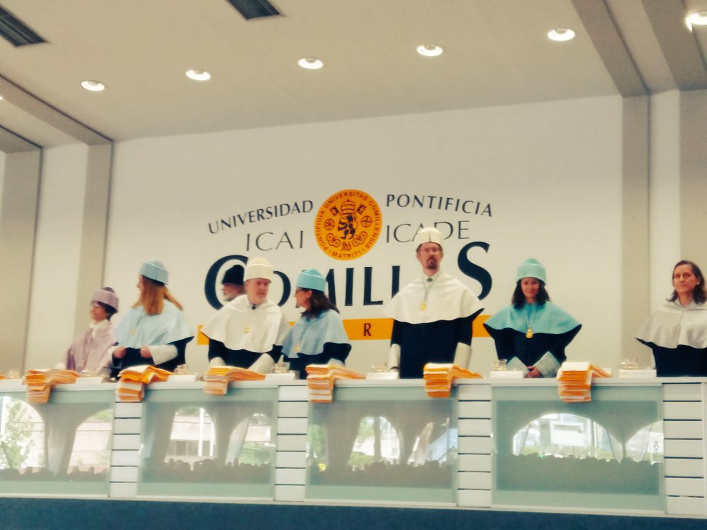 elissabenito's tweet photo. Comienza el acto académico donde nuestros alumnos de @ComillasEUEFsjd se graduan hoy. Muy orgullosa de estos ya "actuales" físios https://t.co/yyjKGHwmrv