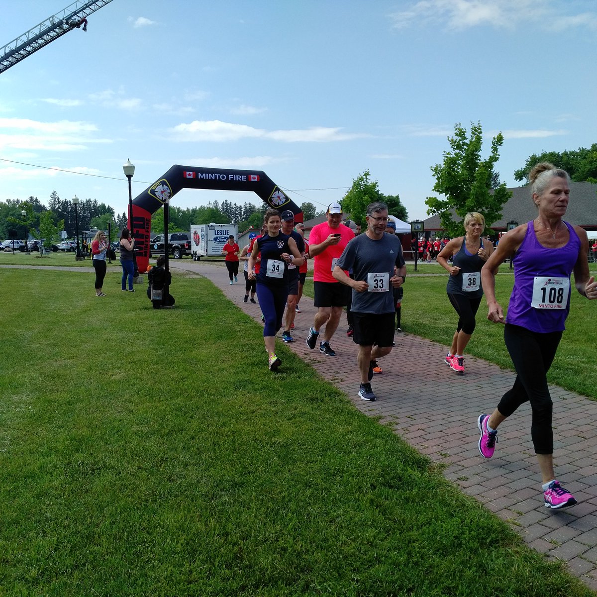 mintofiredept's tweet photo. And we're off... the #91run 9.1km runners have left the area... https://t.co/XH3lwB26ms