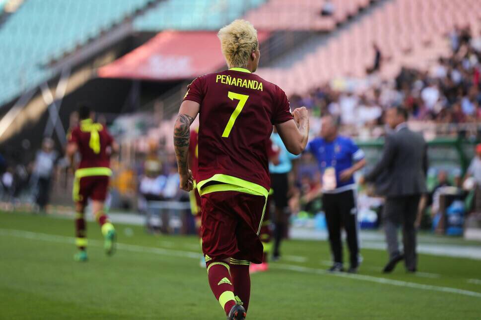 Adalbertopr7's tweet photo. Un verdadero guerrero no lucha por odio a los que tiene enfrente. Si no por amor a los que tiene al lado... 🤐 Gracias Padre celestial 🙏🇻🇪⚽️ https://t.co/8KFsOXam9v