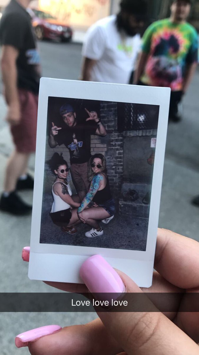 katieenrxo's tweet photo. #bushwickblockparty https://t.co/G2J75Yc3UX