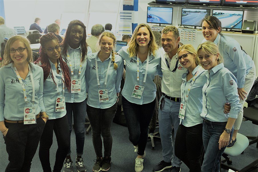 24hoursoflemans's tweet photo. When Tom #Kristensen came to visit @24hoursoflemans communication crew...#GIrlsOnly 😀 ! #LEMANS24 family https://t.co/MOhHOy8NkF