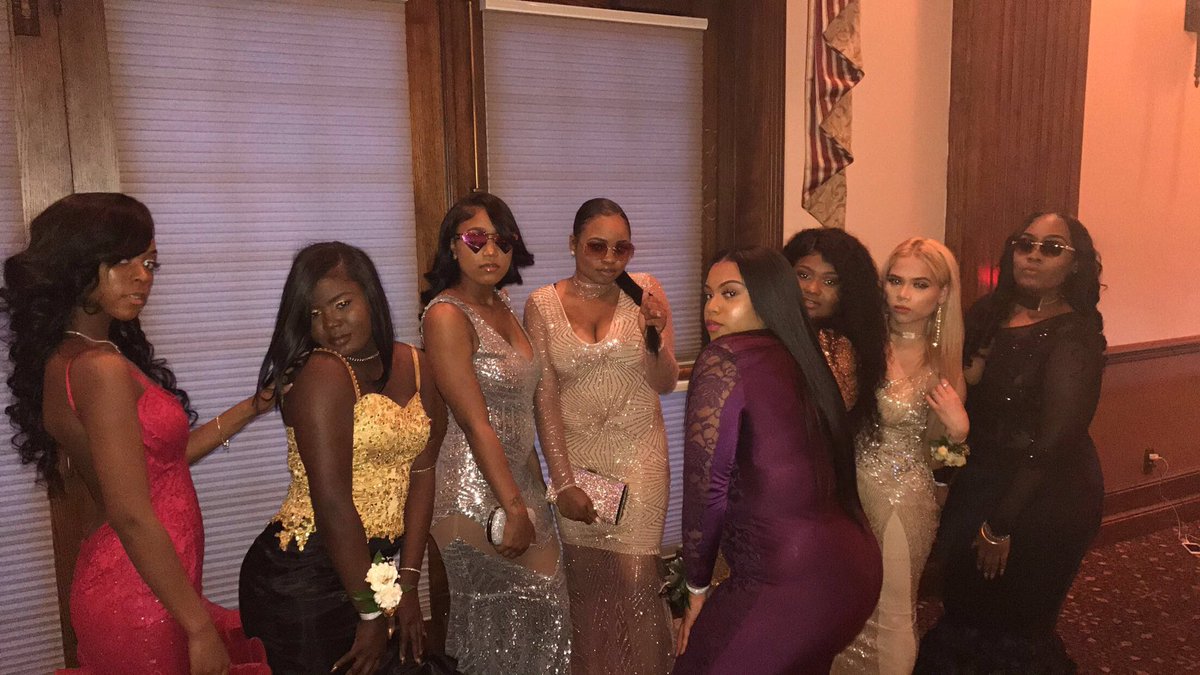 hateonmo's tweet image. when all your friends act up for prom 😍😈