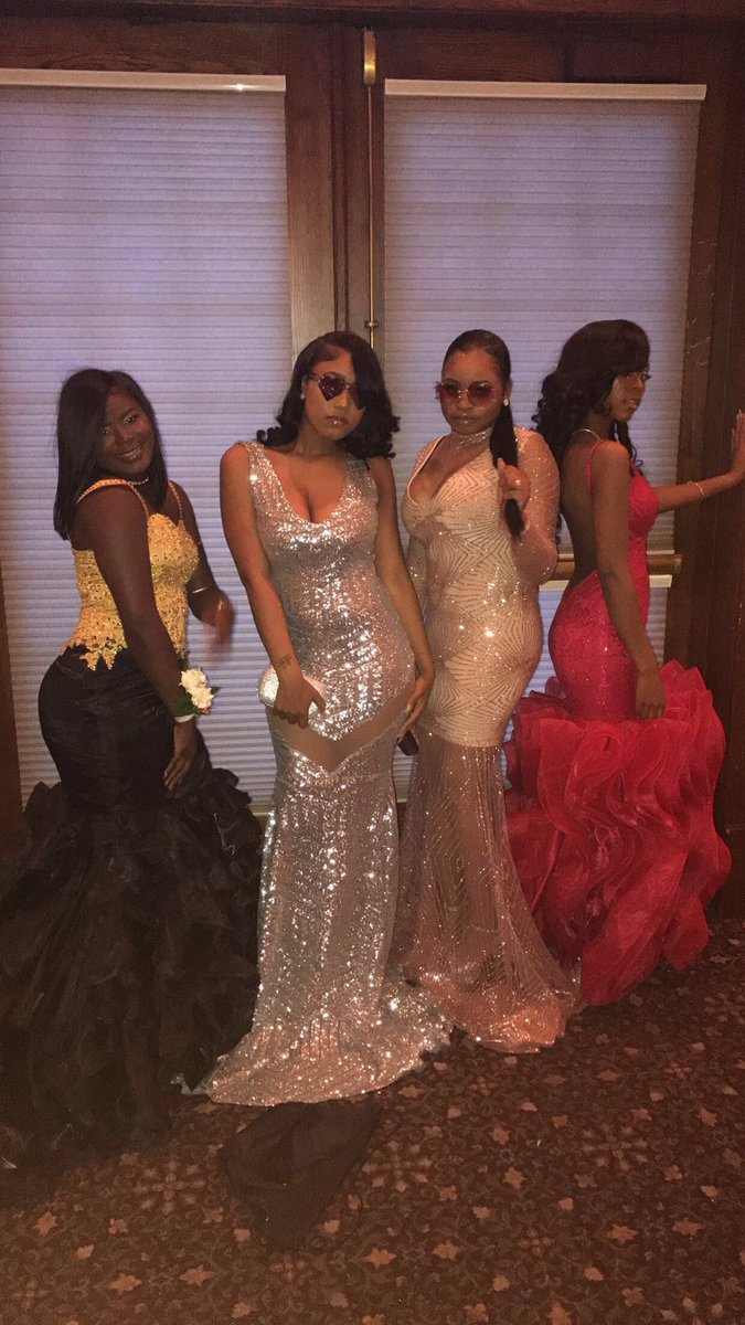 hateonmo's tweet image. when all your friends act up for prom 😍😈