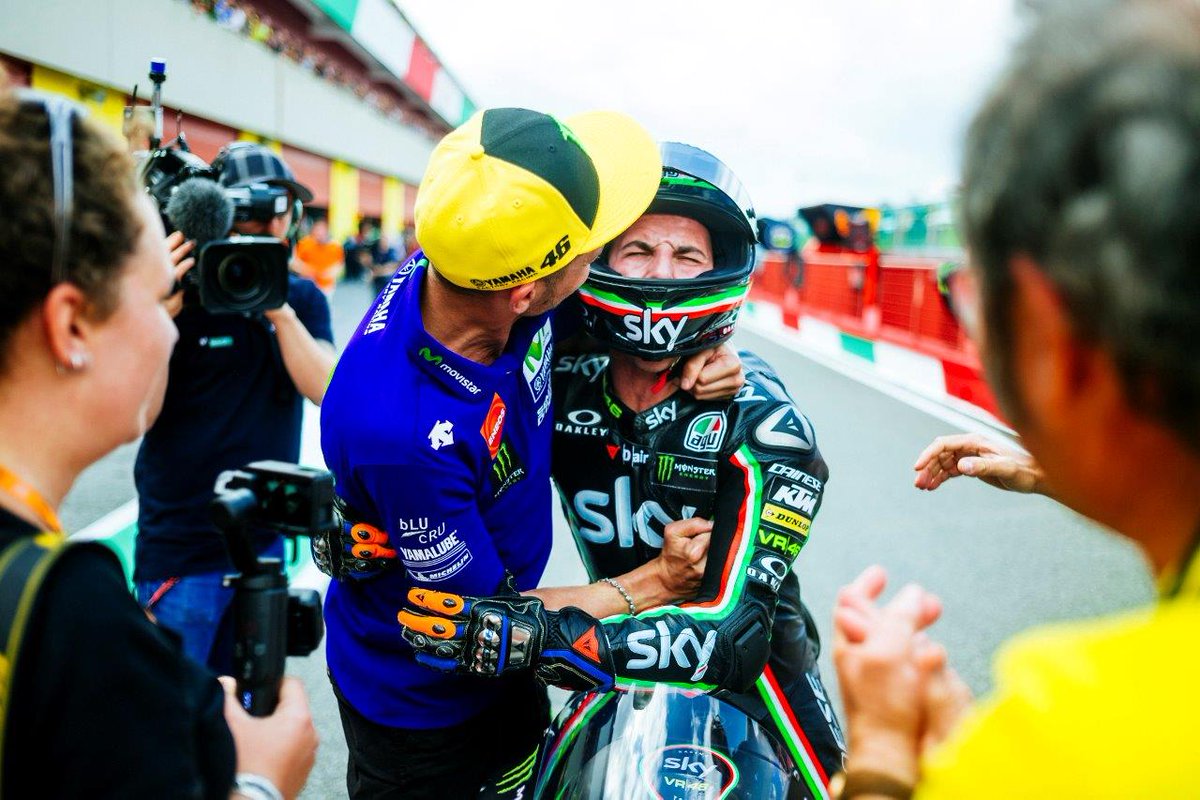 VR46RacingTeam's tweet photo. Quando non servono parole! 🇮🇹🏆 @M16NO https://t.co/60dcJGmoAF