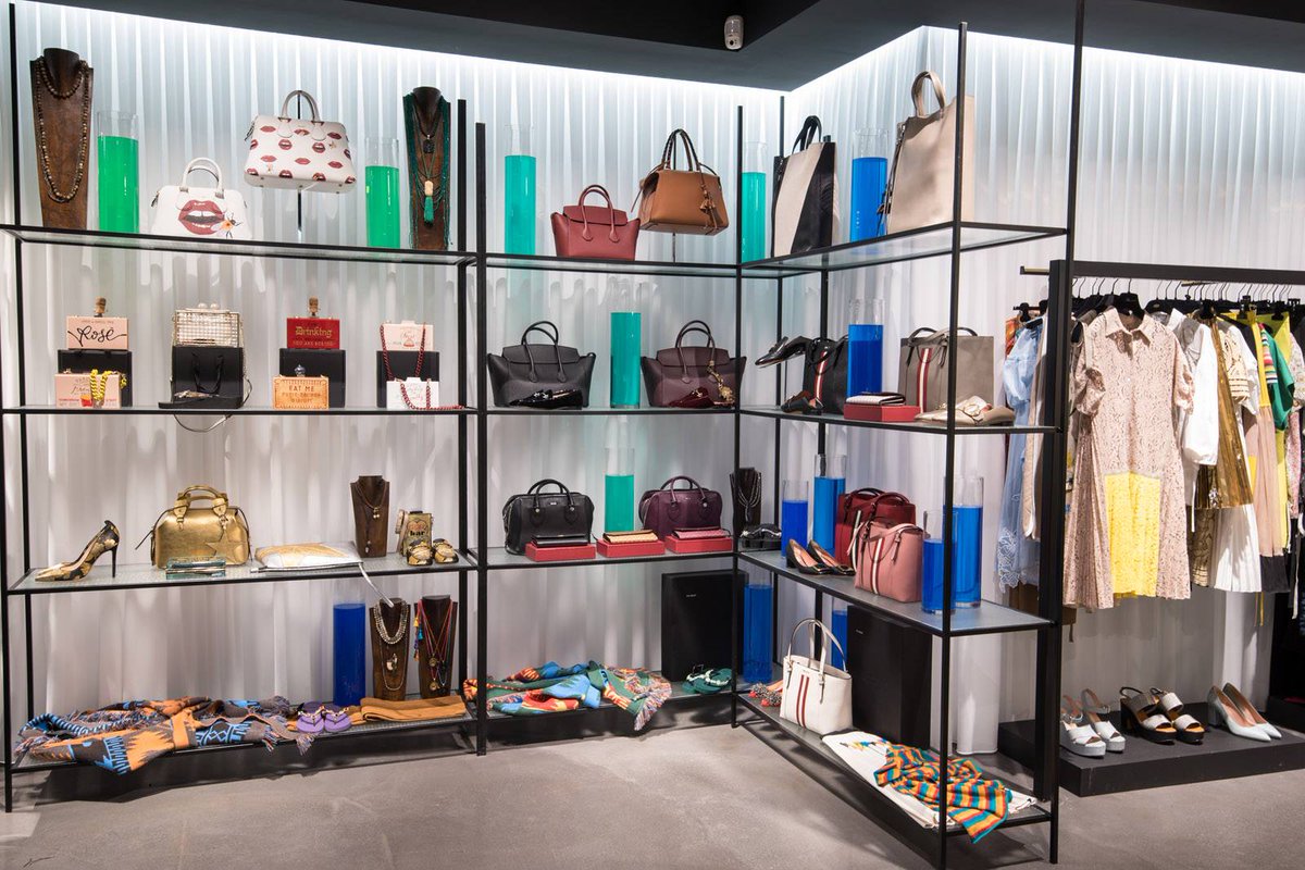yoweworld's tweet photo. Si estas pensando en hacer un regalo especial ven a Yowe a por bolso de Bally, Cecilia Ma Couture o de ElenaGhisellini.
Son obras de arte. https://t.co/RNKXUcQm6m