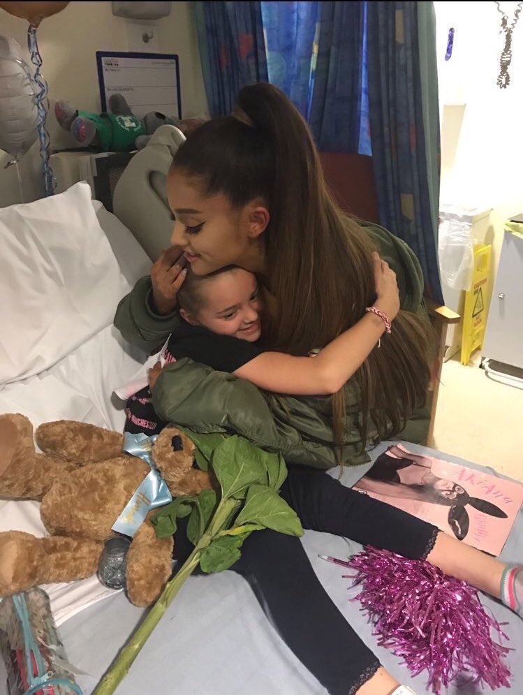 Thisiswhywe's tweet photo. ほんとにいい人😍😢
かっこいい🎤
#PlayForManchester https://t.co/JmvW03UKrb