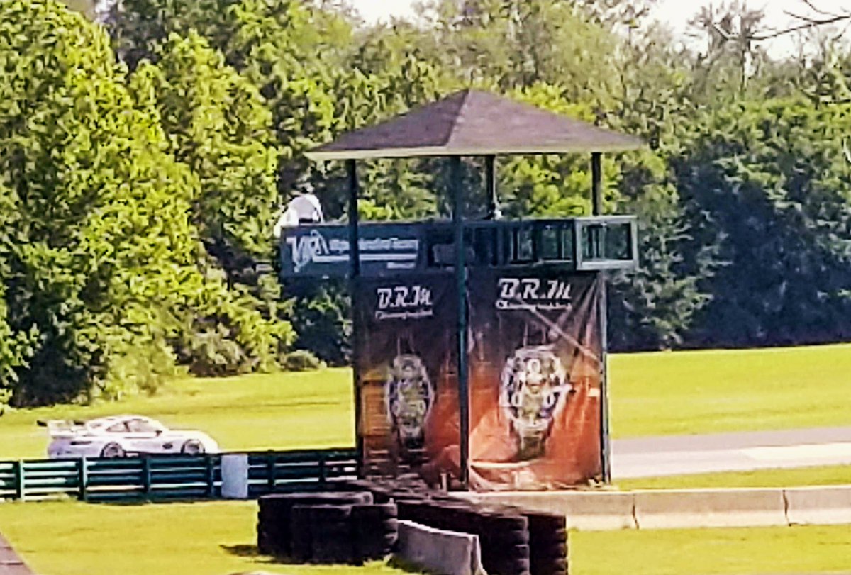 BRMamericas's tweet photo. #SundayFunday from @VIRNow as @HSR_race #historic #racing continues...🏁 #BRM #OfficialTimepiece https://t.co/MhhMfdaYHK