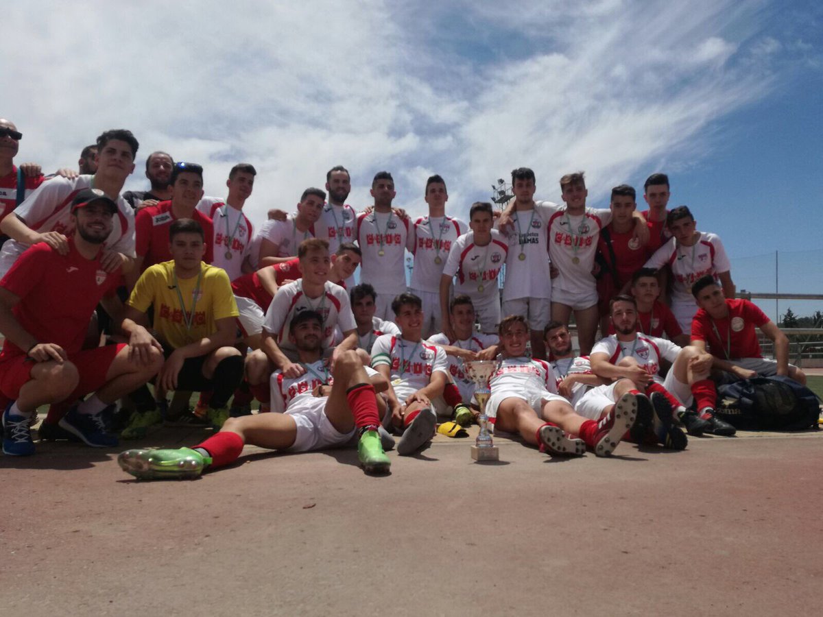 CDHispania's tweet photo. Hemos perdido la final , 2-1 , compitiendo hasta el final!, para nosotros sois los campeones, orgullosos de esos hispanos!ese hispania oeé! https://t.co/H0Wr4iNw3g