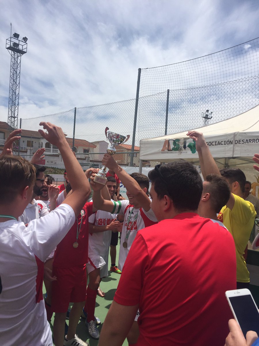 CDHispania's tweet photo. Hemos perdido la final , 2-1 , compitiendo hasta el final!, para nosotros sois los campeones, orgullosos de esos hispanos!ese hispania oeé! https://t.co/H0Wr4iNw3g