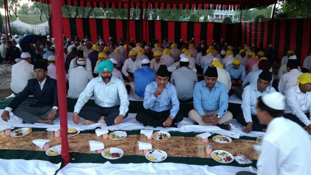 Lt Gen Satish Dua, CISC &amp; Col of the Regt, JAKLI Regt, visited JAKLI Regt  Center In Kashmir:Participated In Iftyari and Namaj with Soldiers