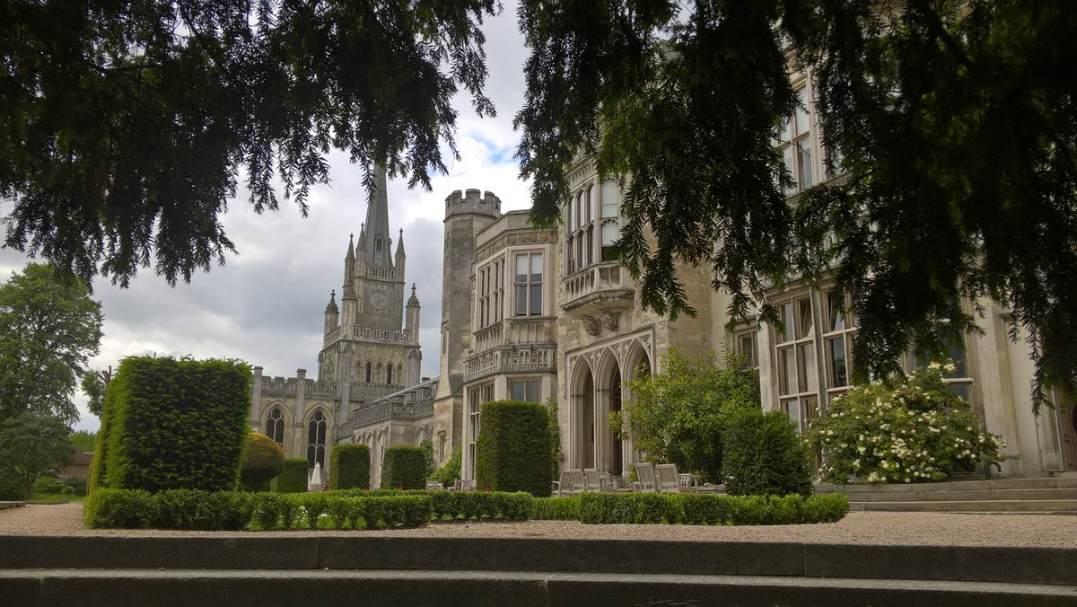 GdnLessOrdinary's tweet photo. Fabulous setting at Ashridge House open for NGS today #NGSOpenGardens #HertfordshirNGS #Ashridgehouse https://t.co/JNLttjfgwV