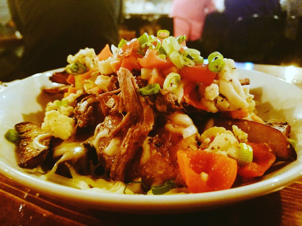 BitesnBuzz's tweet photo. #FoodWeLove! The Chicago Poutine at the @southerngrowl in #Greer #SC. #Potatoes #Slaw, Braised #Beef #Cheese & #Scalions #Yum!! https://t.co/PvRxCid1NG