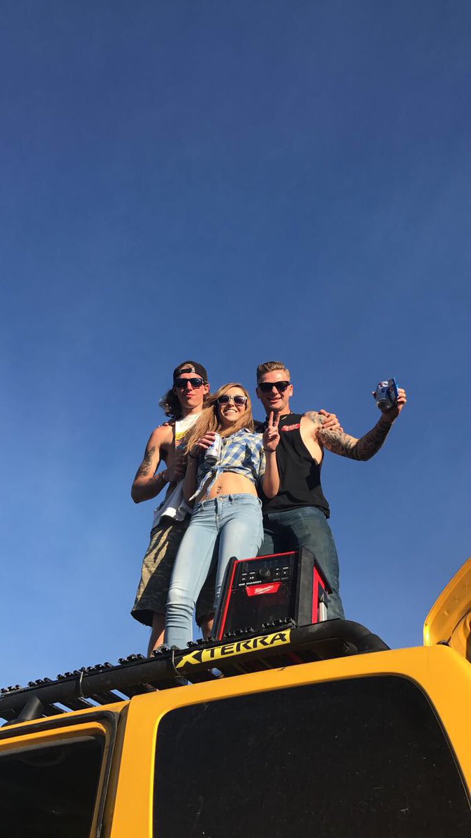 giannamgalasso's tweet photo. jason aldean was too much fun last night 🤠 #firstofthesummer https://t.co/KsOs7idoK9