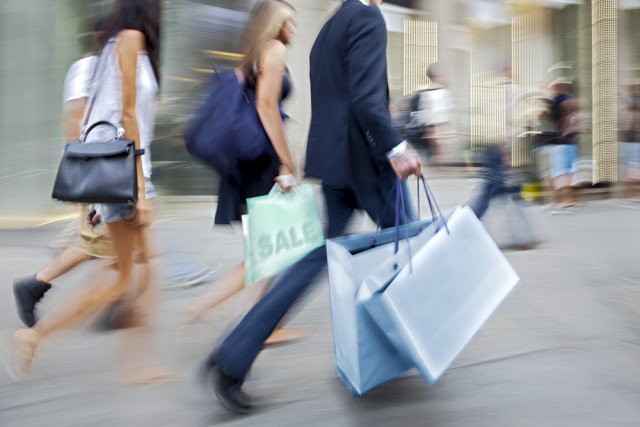 ecommerceweek1's tweet photo. #Technology won't fully replace in-store workers>>>https://t.co/HJ2TbAiauo #ecommerce #retail https://t.co/p9ttuqbFfz