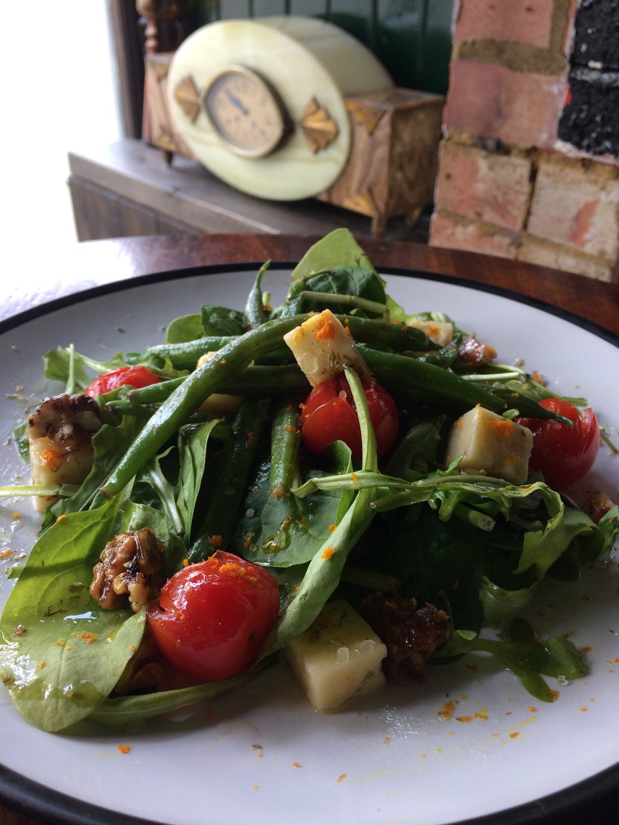 theWaveMaiden's tweet photo. #SummerSpecial #mixedgreensalad #freshfood #Southsea #marinatedcheese @LyburnCheese #homemadedressing https://t.co/Ef0Qp3oM0s