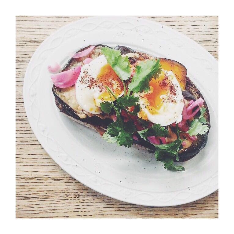 DamsonAndCo's tweet photo. Sunday starts 🍆🍳🍴#brunch #sourdough #foodie #londonlife #brewerstreet #londoneats https://t.co/aGY6sYC0Ha