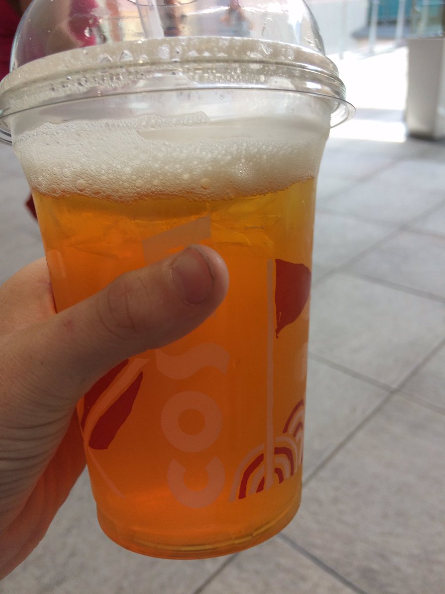HenryClarkm2's tweet photo. Peach ice tea https://t.co/rwwI47ROUN