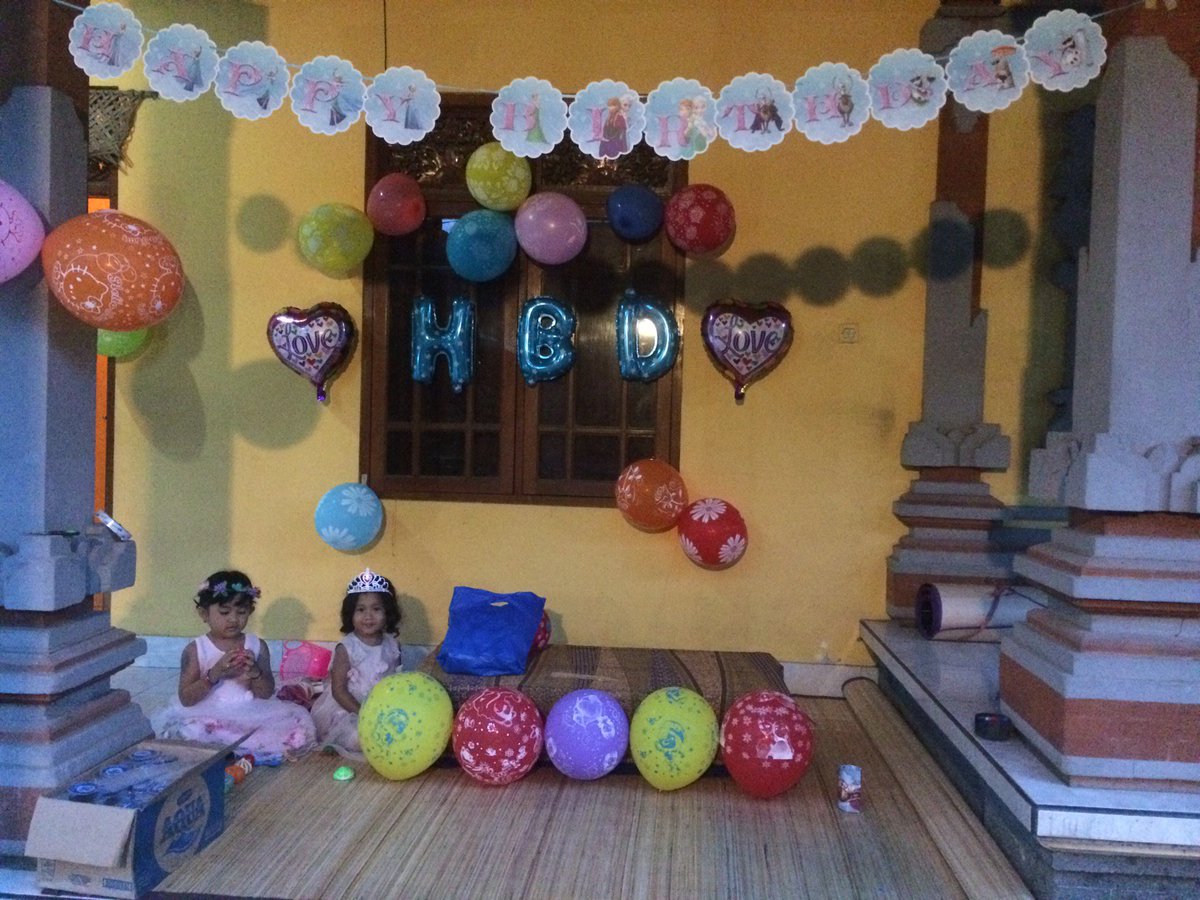 Githa_Imoed's tweet photo. Happy Birthday Kiska 🎉🎂❤️ (@ Sudana's in Badung, Bali, Indonesia) https://t.co/EKklBNY5XY https://t.co/ajHZP9467b