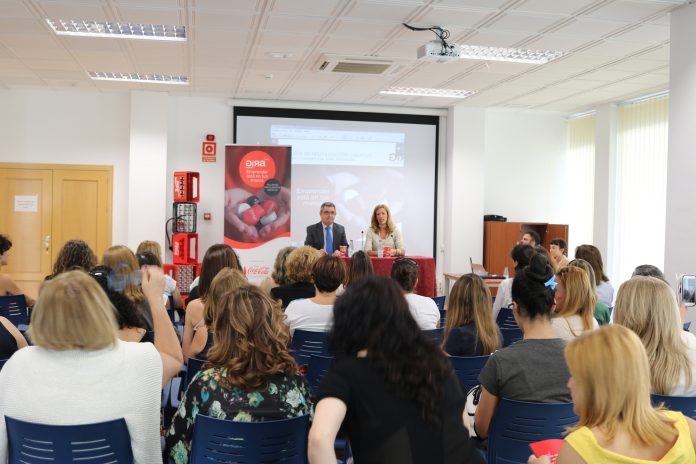 CocaColaEP_es's tweet photo. Impulsamos el emprendimiento de la mujeres a través de los talleres de #GIRAmujeres en #Antequera https://t.co/klm0Jjzqx1 vía @L4EAntequera https://t.co/UL2eEBnd5M
