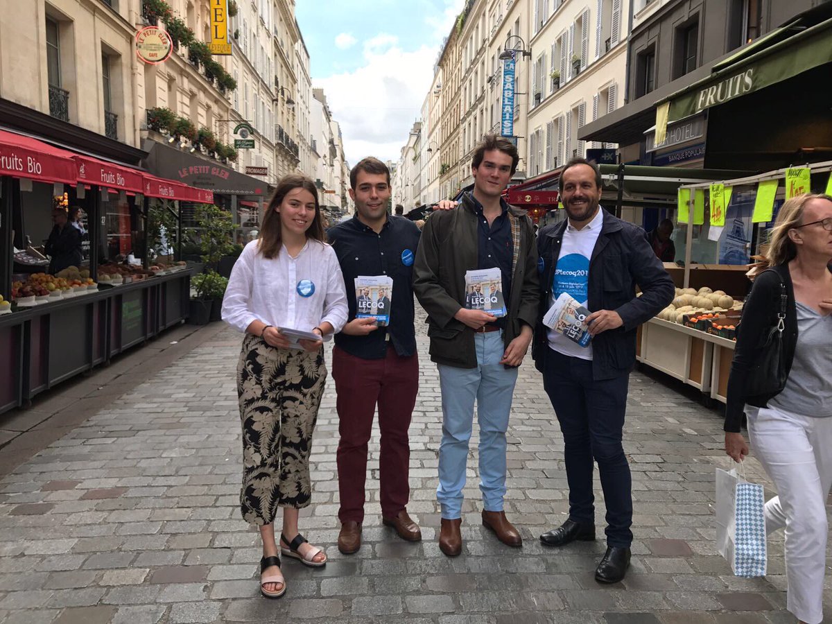 JPLecoq2017's tweet photo. Le sourire, toujours le sourire 😊un dimanche qui démarre bien, dans une #circo7502 qui fait un accueil des plus chaleureux à nos équipes. https://t.co/EkEWjsr8gF