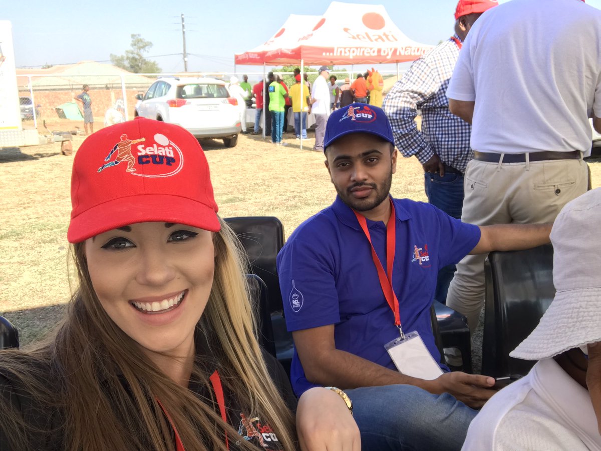 LifeAtRCLFOODS's tweet photo. Time out under the gazebo! It's a hot day out here! #SelatiCup https://t.co/FaPid5vVdb