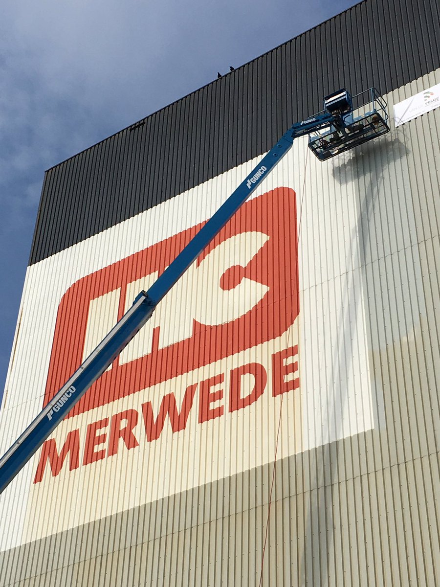 de_gruijter's tweet photo. Vanuit werelderfgoed Kinderdijk mooi uitzicht op de nieuw aangebrachte logo's Royal IHC uitgevoerd door @VanDeVeldeBV https://t.co/0wVaMiuFhZ