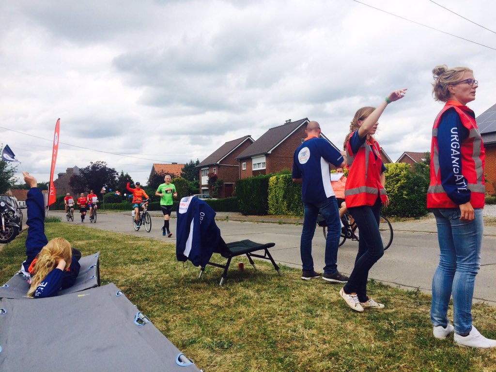 Stg_Roparun's tweet photo. Dag 2: goed weer, een fijne sfeer en enthousiaste deelnemers en vrijwilligers bij de controlepost! #roparun #🇫🇷 #thulin https://t.co/TgR9GVP9u8