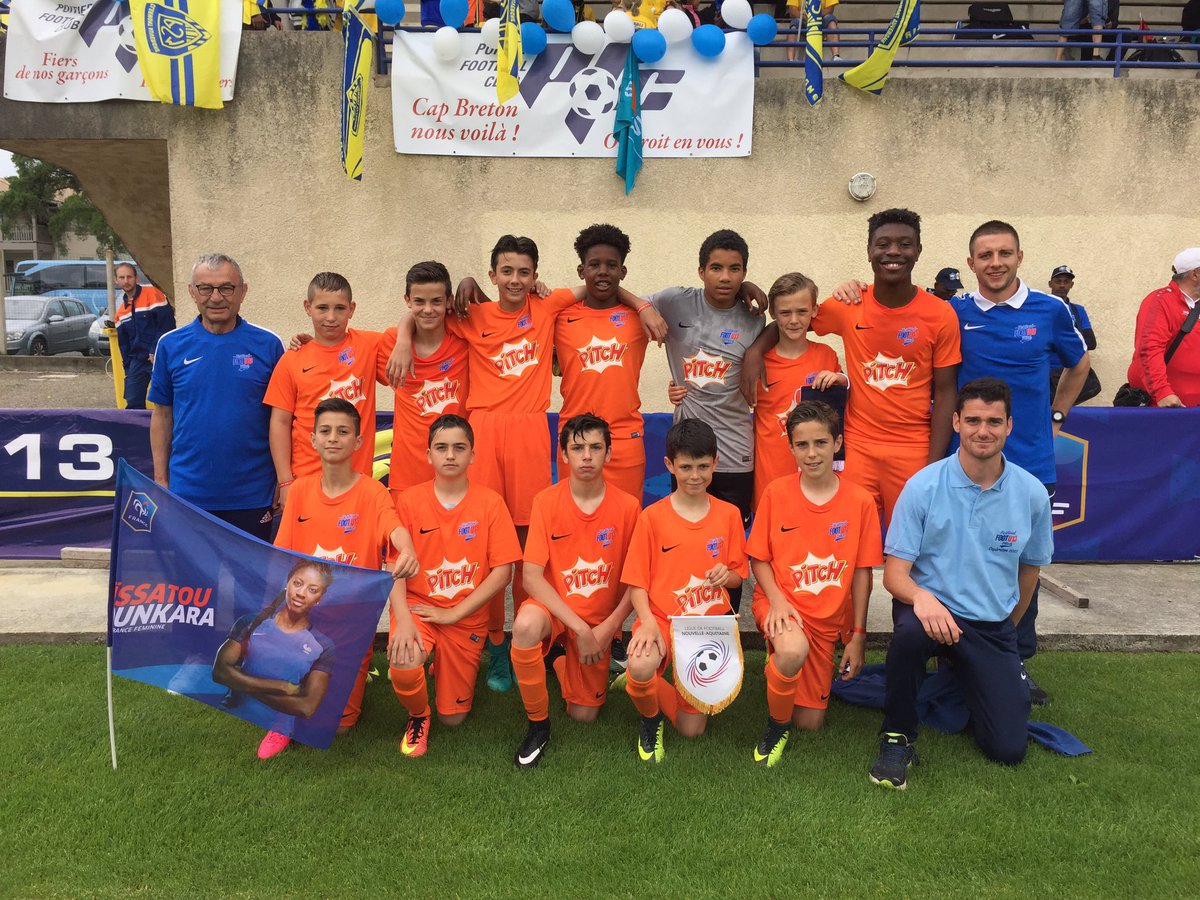 LigueFootballNA's tweet photo. #FestivalFootU13 chez Les garçons se sont @TrelissacFC et @FCPoitiers qui représentent la LFNA ! #TeamLFNA ! 😀👍⚽️ https://t.co/qsRsnDeYqb