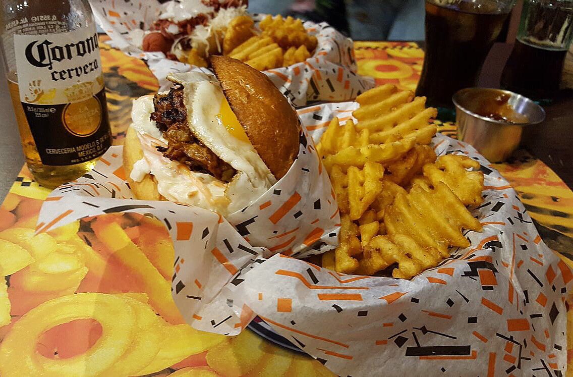 TaxiAngus's tweet photo. #tuereselcocinero , Recuerda que aparte de la carta , puedes elegir tu los ingredientes , #pullpork con #huevo  de nuestro amigo Juanjo https://t.co/to2LismqZe