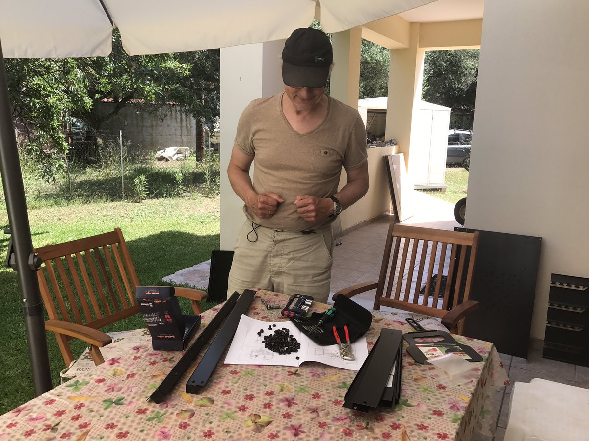 MadevToolsNL's tweet photo. Even on Holiday, @weratoolsuk is standard equipment. How to assemble a brand new BBQ. https://t.co/1Td75beTUr