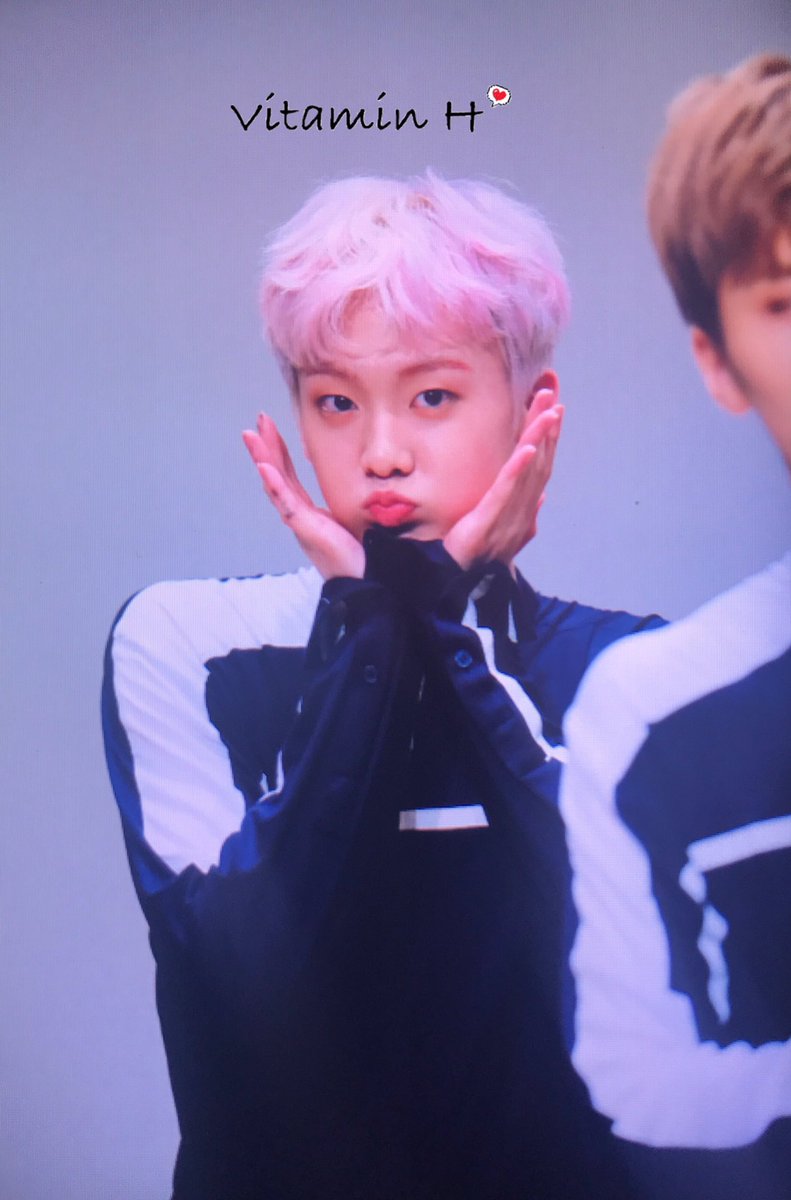 Vitamin_Ha's tweet photo. 170604 목동 팬싸 #아스트로 #ASTRO #윤산하 #산하 
@offclASTRO #Baby https://t.co/kNiARfoVE1