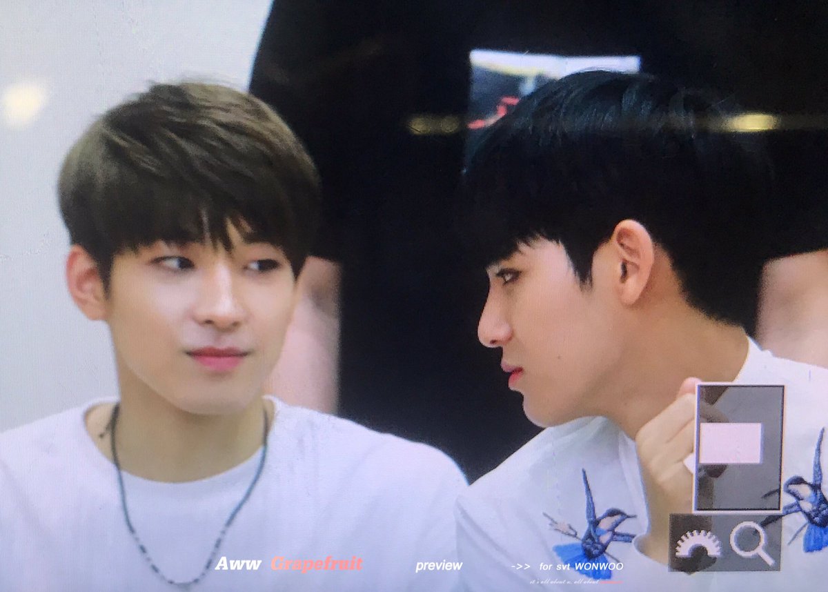 MEANIE_PH's tweet photo. [PREVIEW] 170604 Gwanghamun Fansign #세븐틴 #민규 #MINGYU #원우 #WONWOO #울고_싶지_않아 ©Aww Grapefruit https://t.co/RnQ9xmyOAT