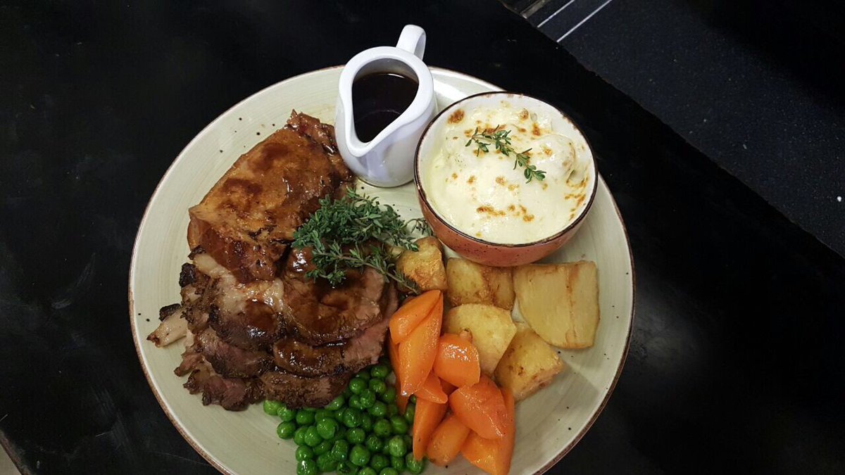 Dishfood's tweet photo. We're serving up a great old fashioned Sunday roast for lunch today. Nothing better after a wintry round of golf! @Pearl_Valley https://t.co/oTCQoGjE9I