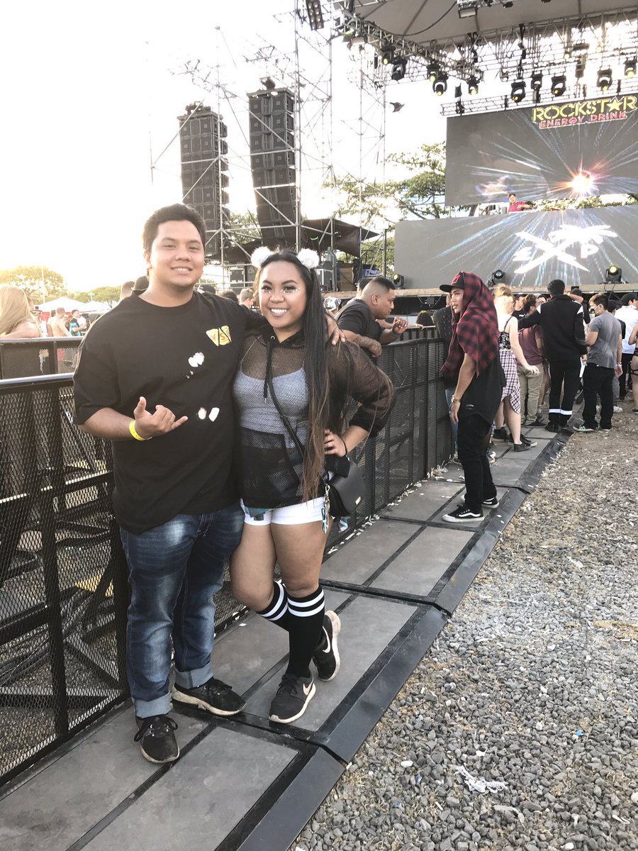 mylifeasjassy's tweet photo. EPMF DAY 2! 💕✨🌴🔥 #EPMF #EPMF2017 https://t.co/qRBsYFopER