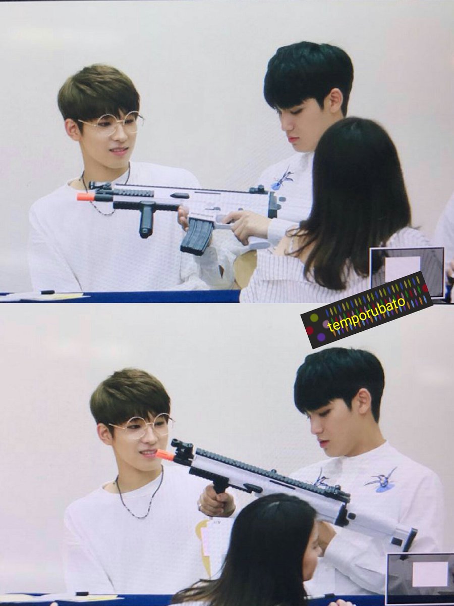 MEANIE_PH's tweet photo. [PREVIEW] 170604 Gwanghamun Fansign #세븐틴 #민규 #MINGYU #원우 #WONWOO #울고_싶지_않아 ©Tempo Rubato https://t.co/dSy4ogMYco